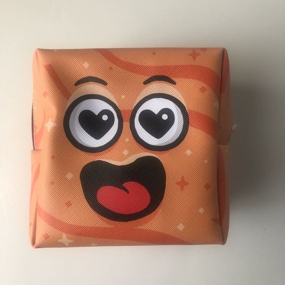 Cinnamon Toast Crunch Set: Eyeshadow Palette, Makeup Brushes, & Cosmetic Bag - Picture 4 of 11